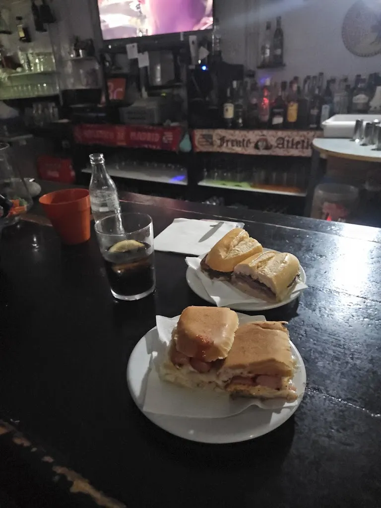 Aitami Vega_Pub La Araña_Telde_review