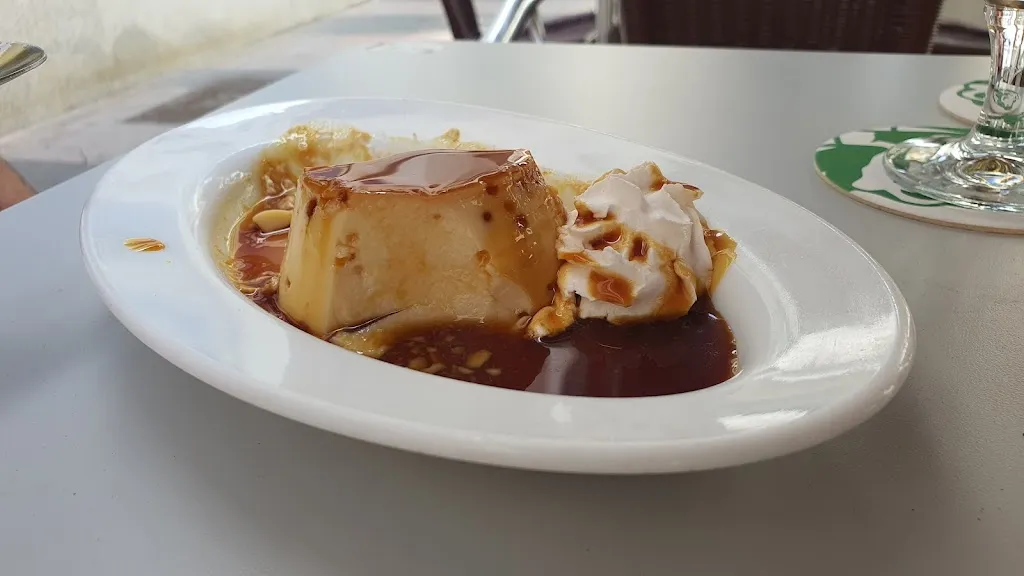 Julian Vifor_Bar cafe Hakuna Matata_Telde_review