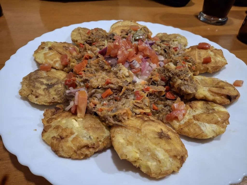 Miguel Martínez_Pupuseria bar restaurante Sivar_Acebedo_review