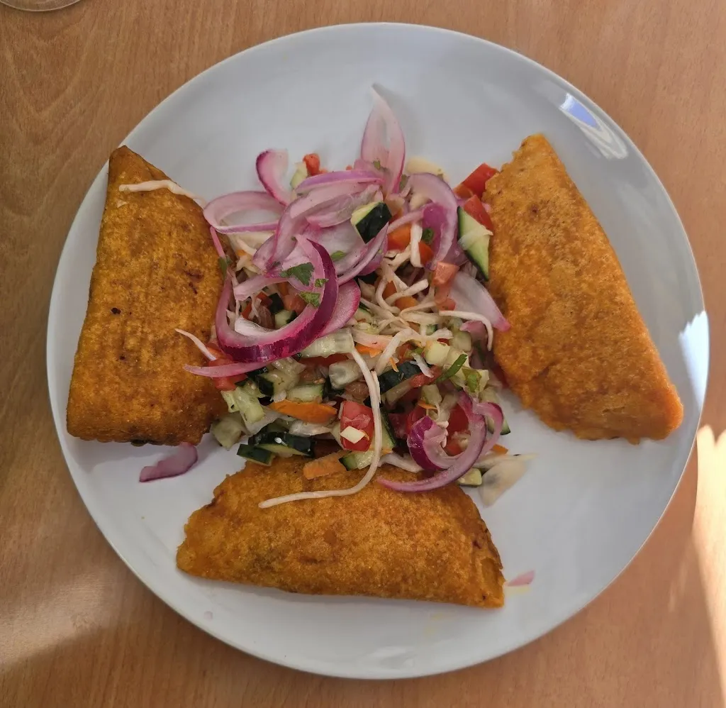 Claudio_Pupuseria bar restaurante Sivar_Acebedo_review