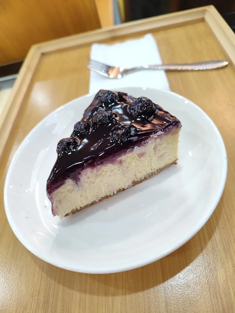 Darlene Posas_LOLA LUCINA RESTAURANT_Almanza_review