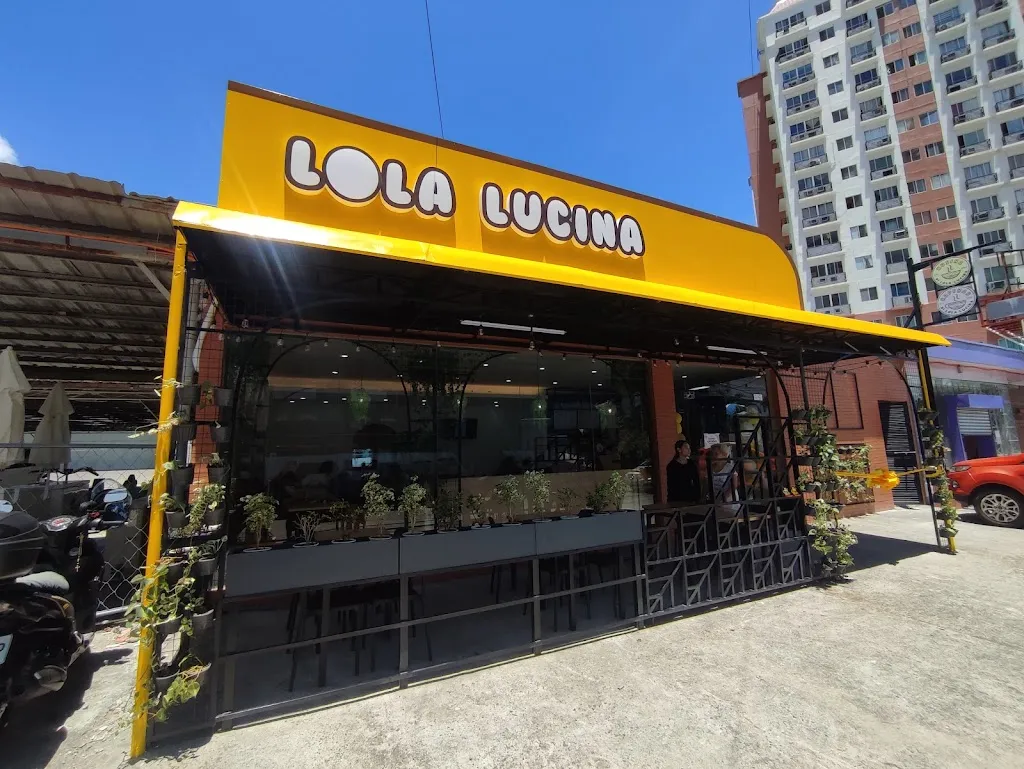 LOLA LUCINA RESTAURANT_Almanza_slider_image_3