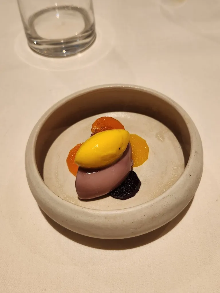 Haoran Li_La Table - Christophe Hay et Loïs Bée_Ardón_review