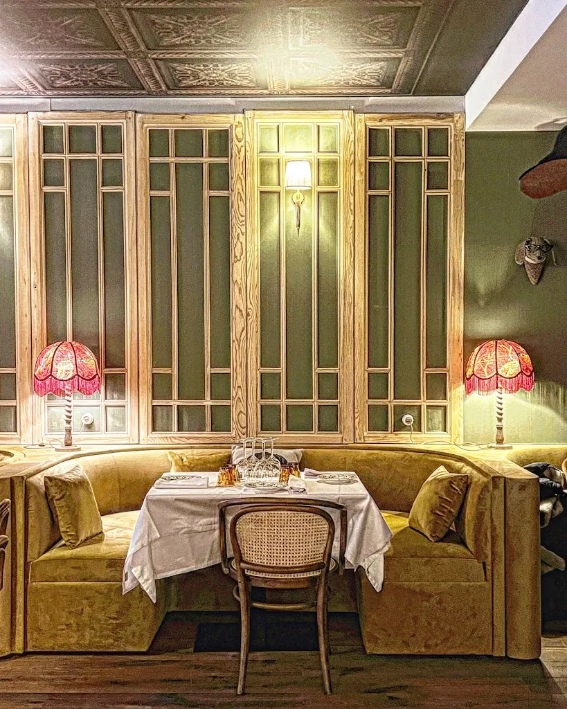 El Perro y la Galleta - Restaurante en Juan Bravo restaurant in Balboa