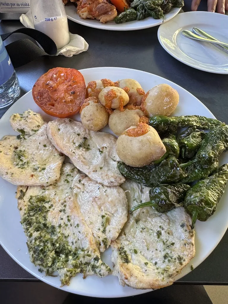 Adi Cohen_Bar restaurante perera_Vega de San Mateo_review