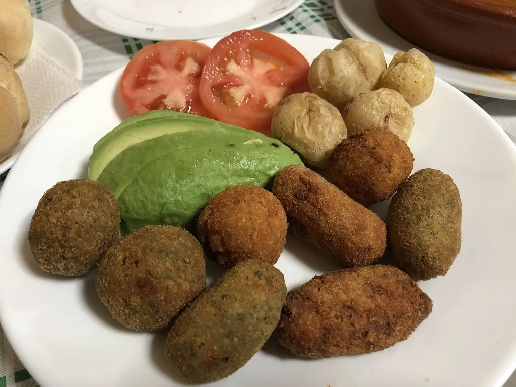 Jason Jong_Bar restaurante perera_Vega de San Mateo_review