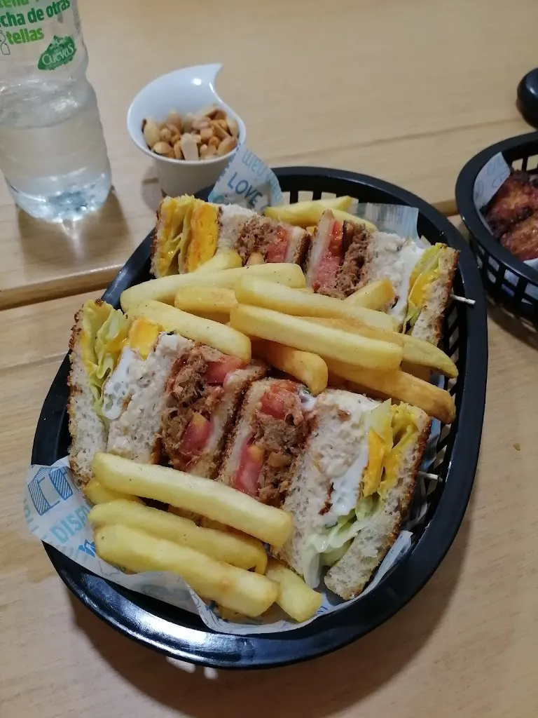 Noelia_Juanillo Brasa&Burger_Arteixo_recensione