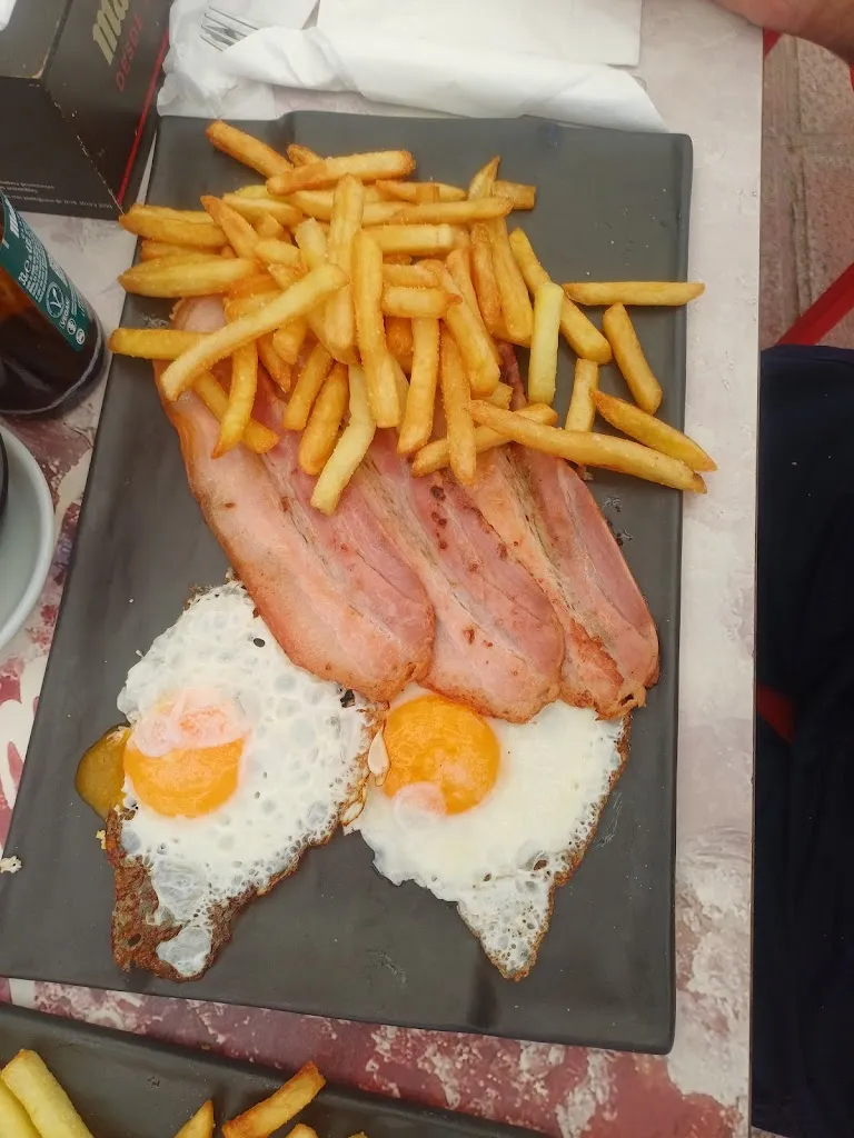 La familia del 'nene'_Hamburguillo_Barraco_review