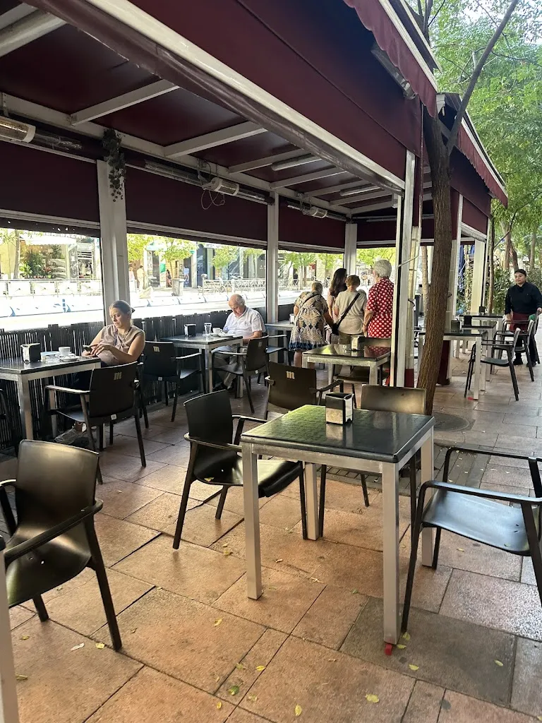 Nicolai Bustinza_Bar Restaurant León_Barrios de Luna Los_recensione