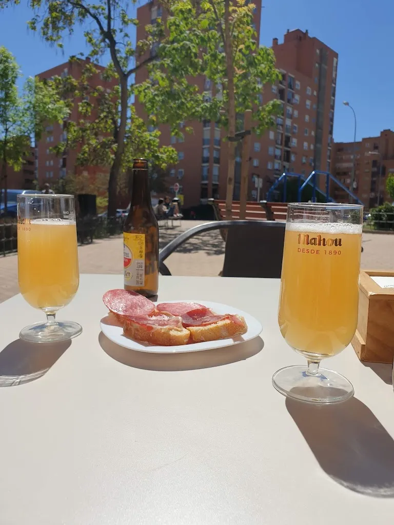 Ludovic_Bar toledano_Barrios de Luna Los_review