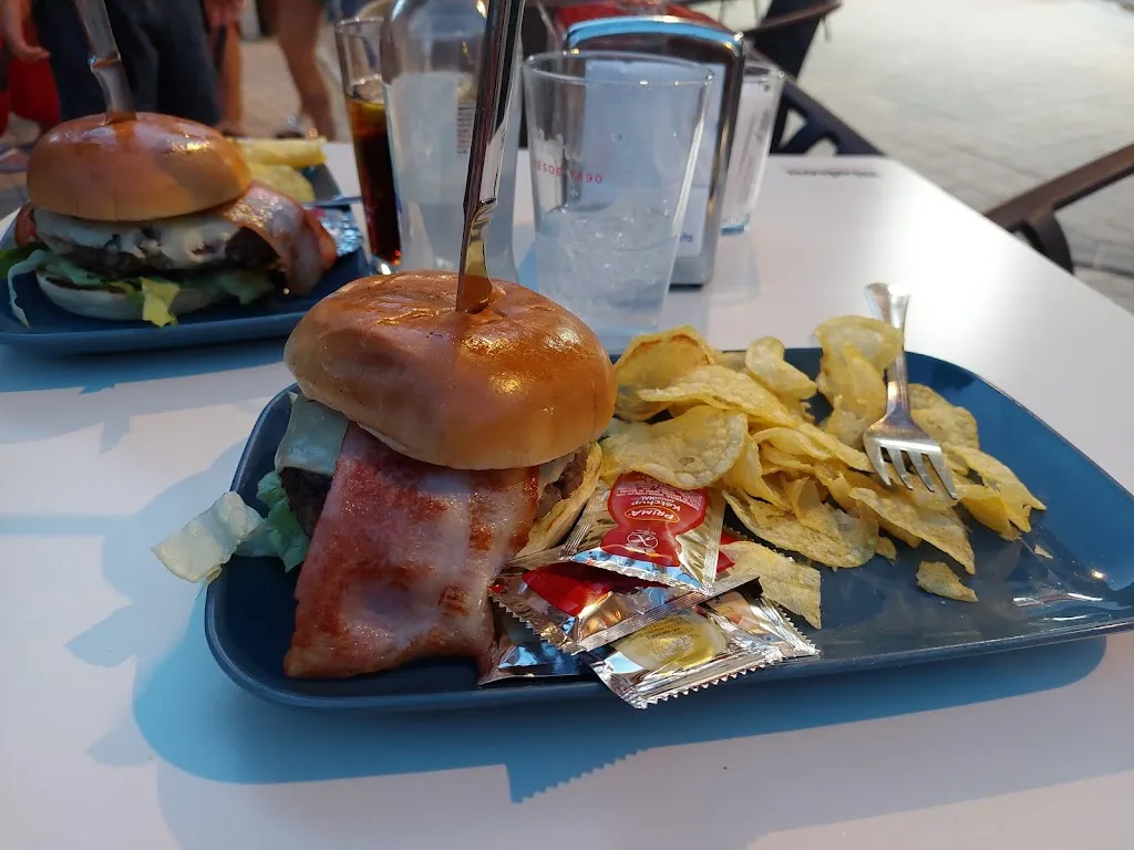 Lucía Núñez_Bar toledano_Barrios de Luna Los_review