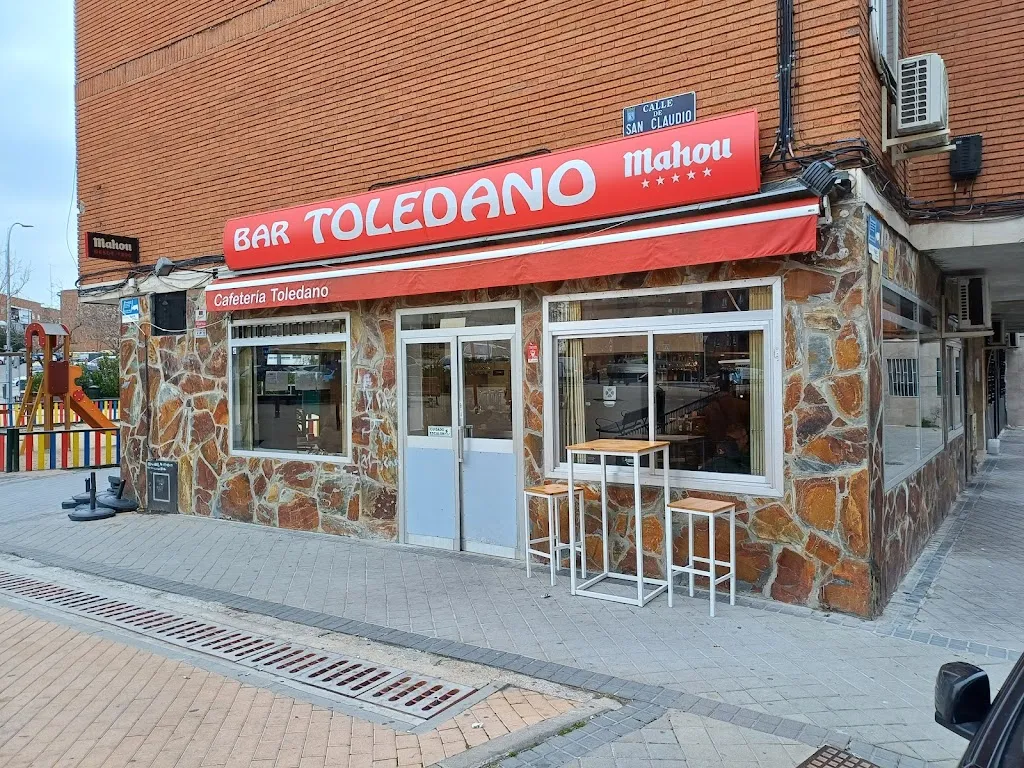 Bar toledano restaurant in Barrios de Luna Los