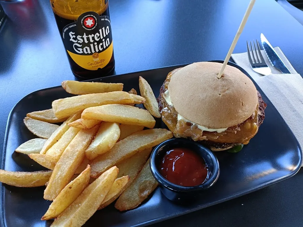 Jorge_Restaurante Luna_Barrios de Luna Los_review