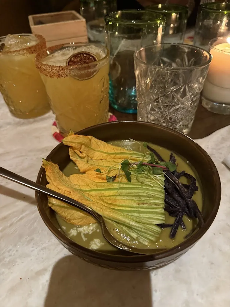 kimberlee perez_BAKAN MADRID_Barrios de Luna Los_review