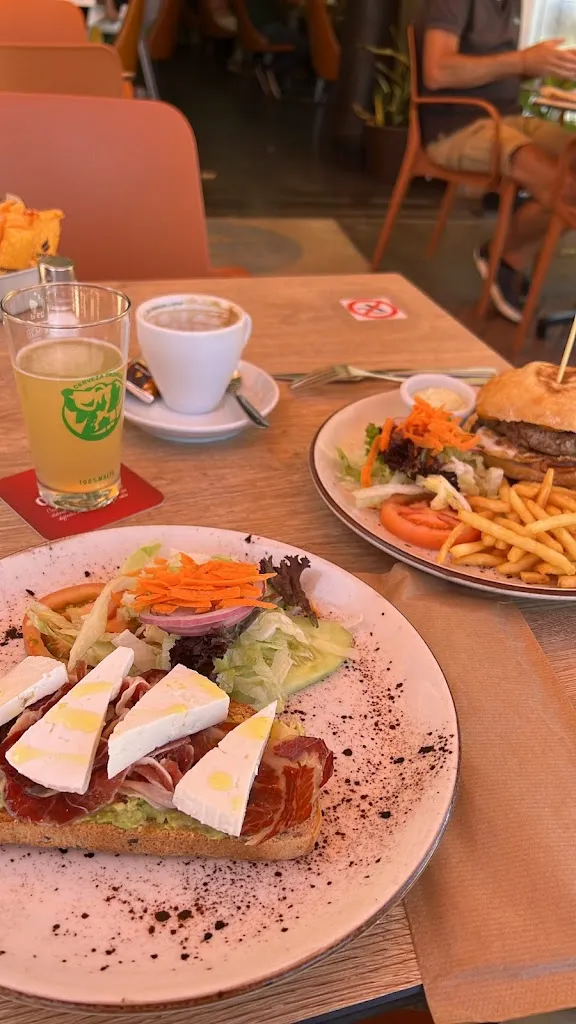 Natalia Gniadek_Ohasis Gastrobar Vecindario_Vecindario_review