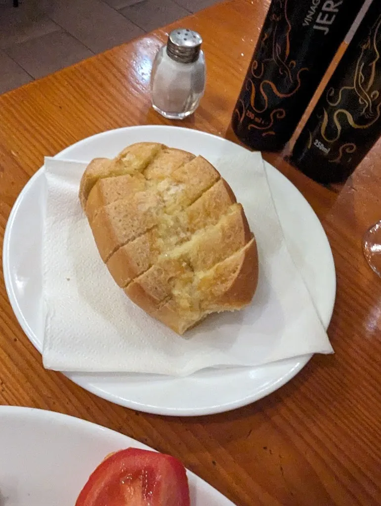 Matt Thompson_La Pella_Vecindario_review