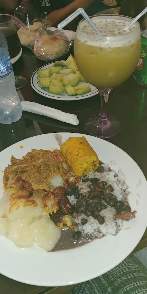 Menu_Restaurante Buffet Cubano Hatuey_Vecindario_image_7