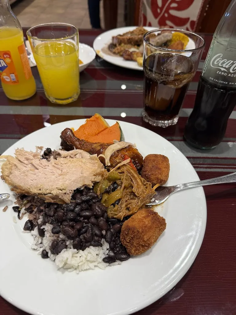 Vinicius Souza_Restaurante Buffet Cubano Hatuey_Vecindario_review