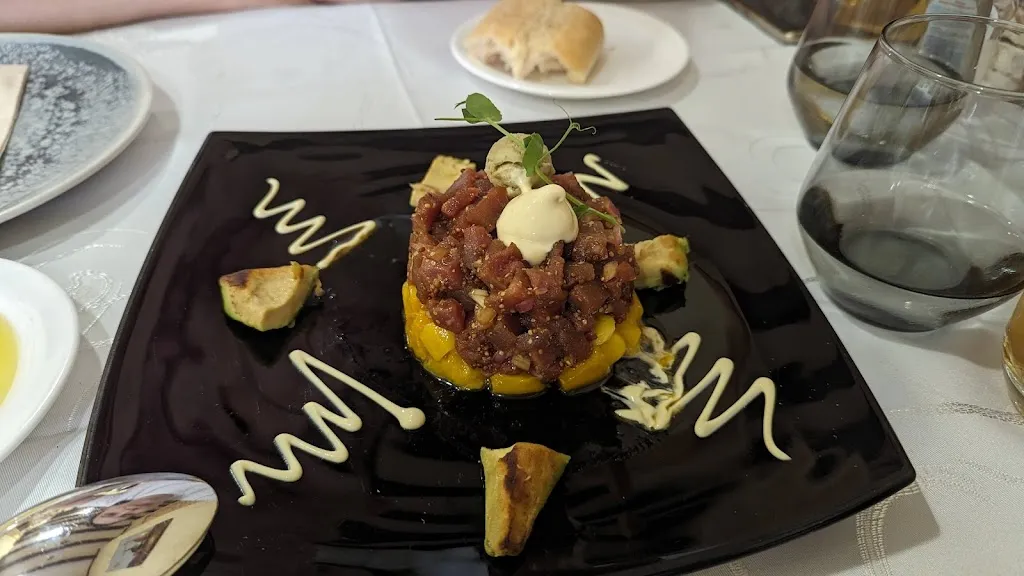 David Saltares Márquez_El Sitio Ibérico_Vecindario_review