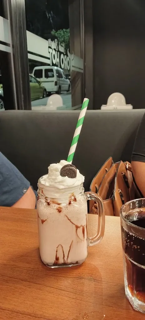 Lais Bratlle_Toro Hot Vecindario_Vecindario_review