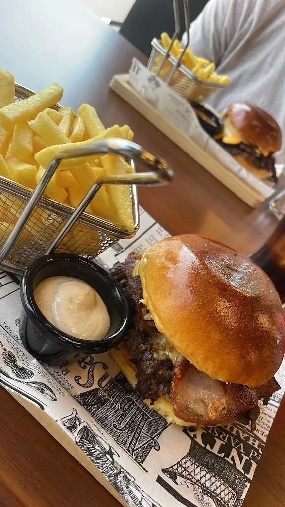 Ariadna Carrera espiñeirA_Toro Hot Vecindario_Vecindario_review