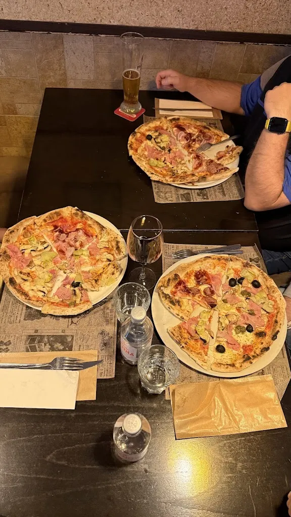 Piotr Majewski_A Roma Il Mondo De La Pizza_Vecindario_review
