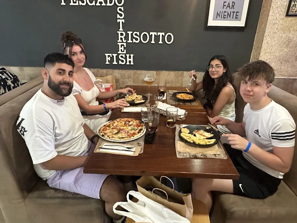 Taj Marwah_A Roma Il Mondo De La Pizza_Vecindario_review