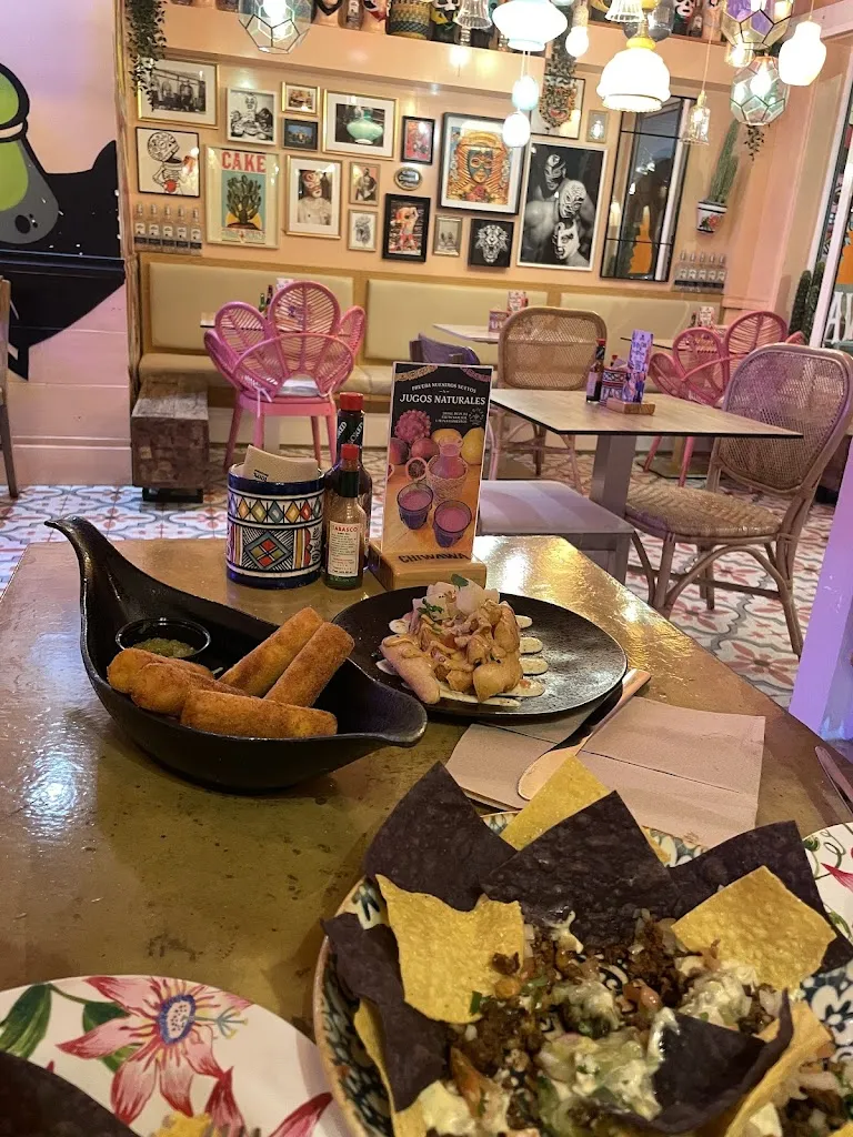Andrew James_Chiwawa Mexican Bar_Vecindario_review