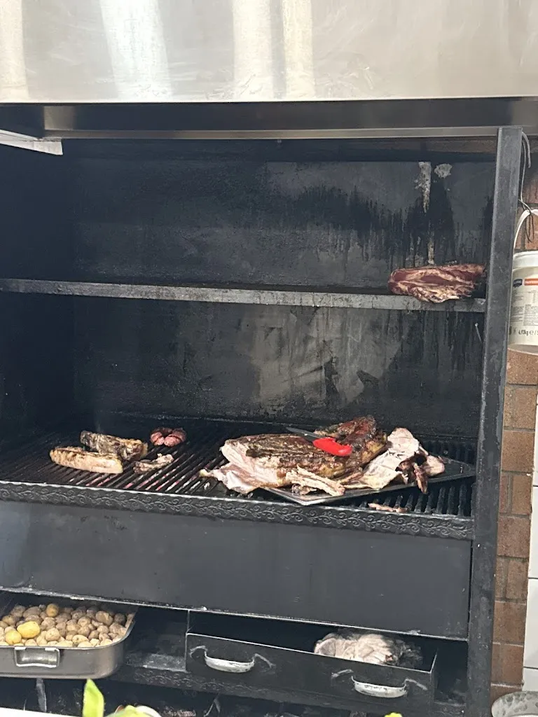 Danny Minh Tran_Grill los amigos_Vecindario_review