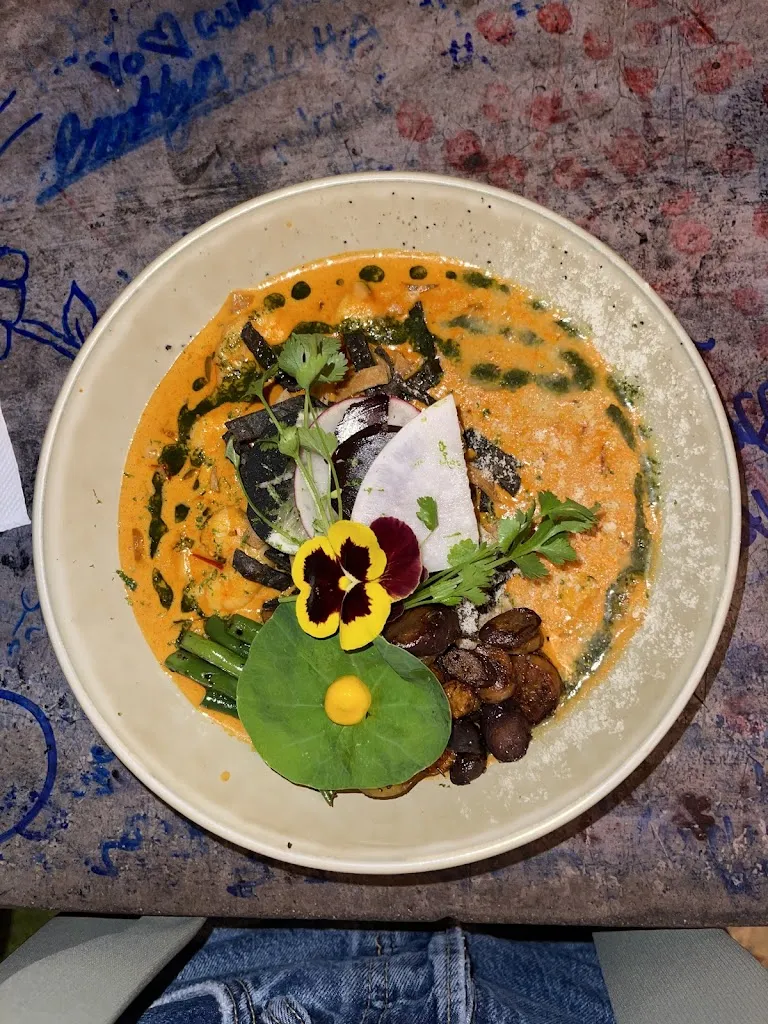 Daniela Piedrahita_Por Qué No? Cafe_Antigua La_review