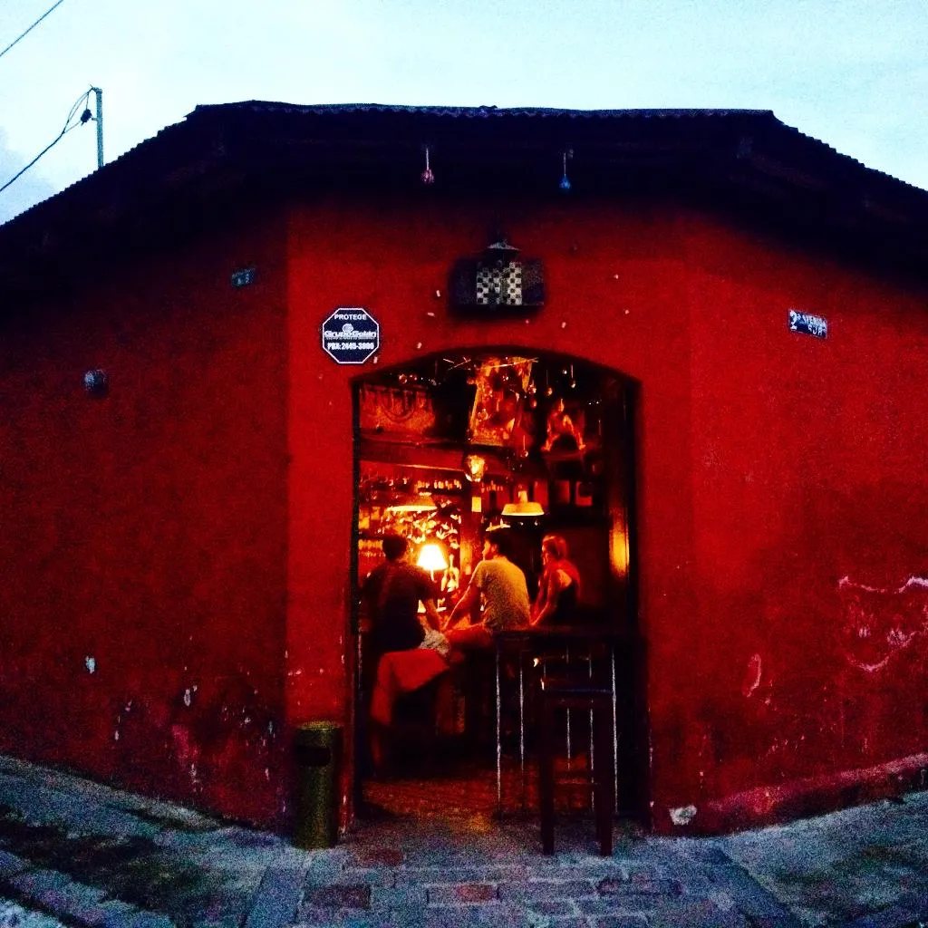 Por Qué No? Cafe restaurant in Antigua La