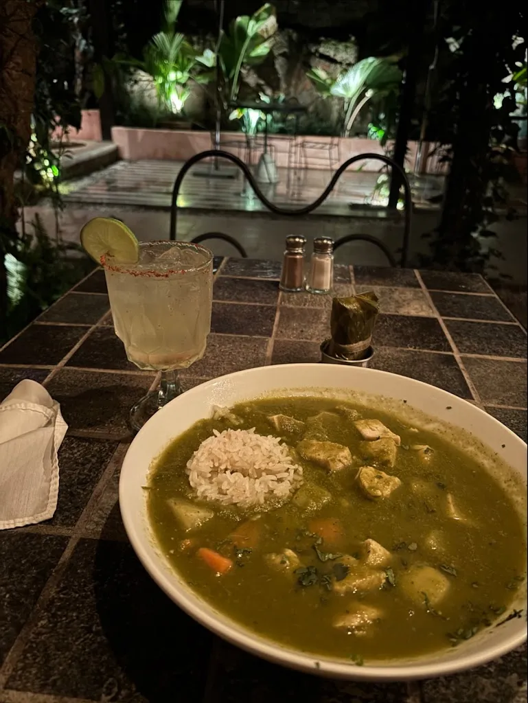 Ashleigh Hales_Los Tres Tiempos_Antigua La_review