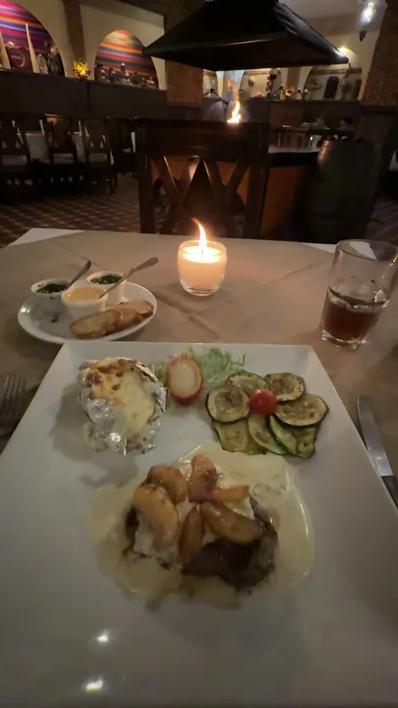 Azure Calder_Las Antorchas_Antigua La_review