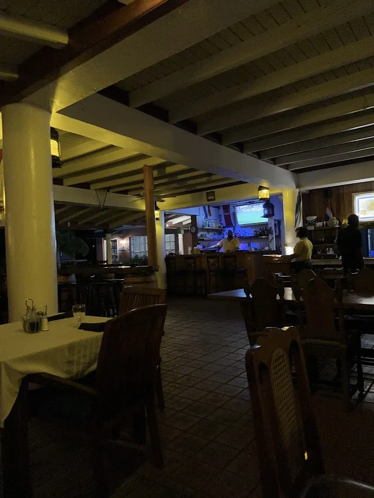 Stephen Smith_Cloggy's_Antigua La_review