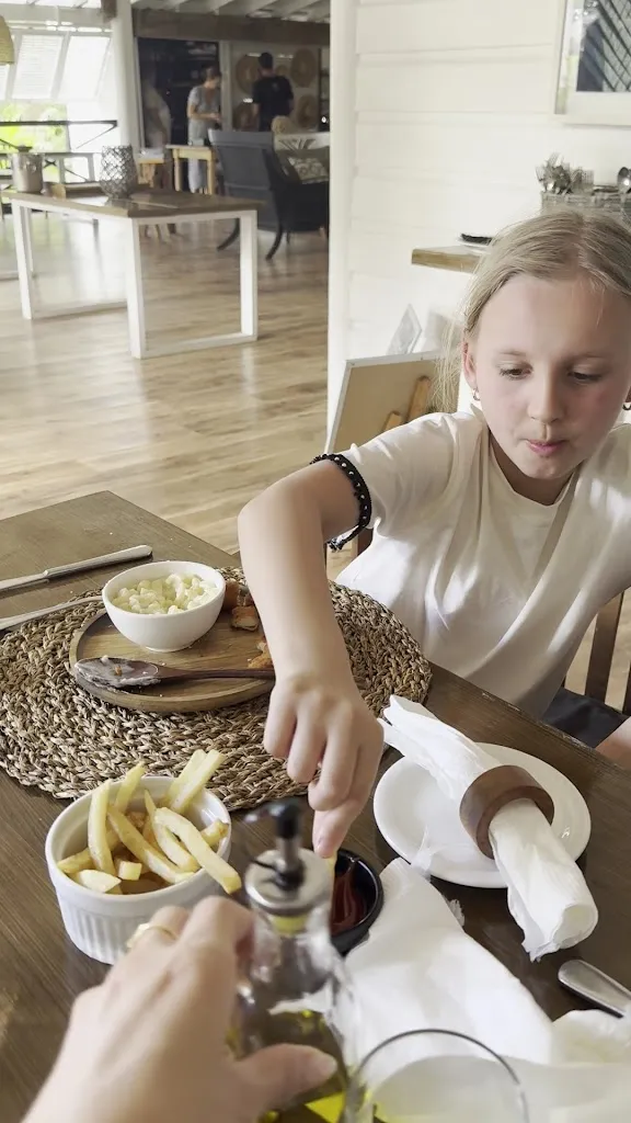 Volodymyr Gelias_Casa Roots - Beach - Food & Drinks_Antigua La_review