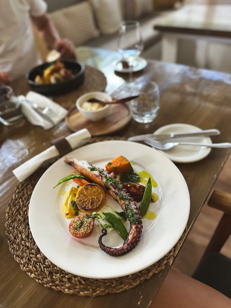 Casa Roots - Beach - Food & Drinks_Antigua La_slider_image_2