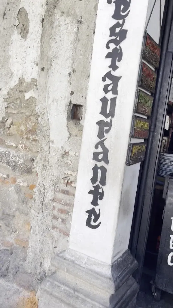 Christal_La Cuevita de Los Urquizú_Antigua La_review