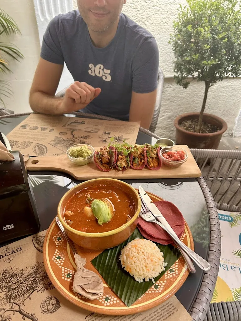 Victoria Calteaux_La Bruja_Antigua La_review