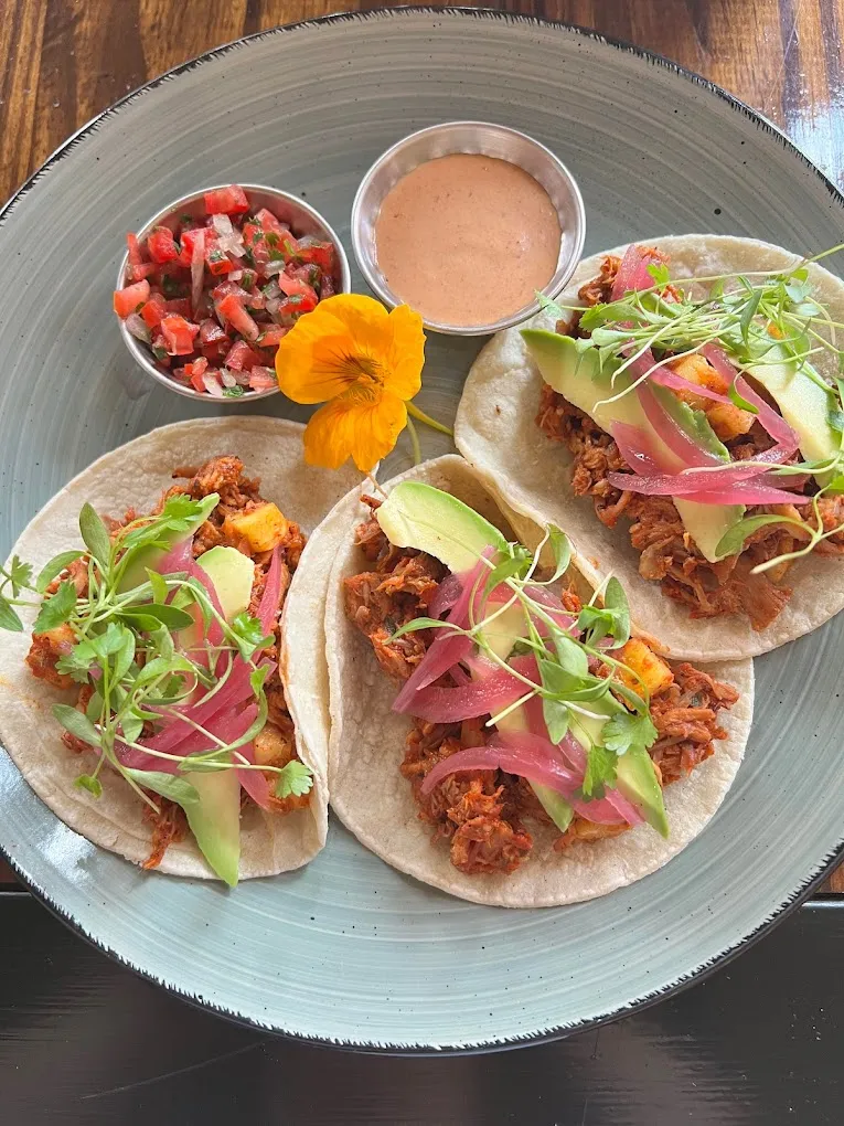 Las Tres Amigas_Antigua La_slider_image_3