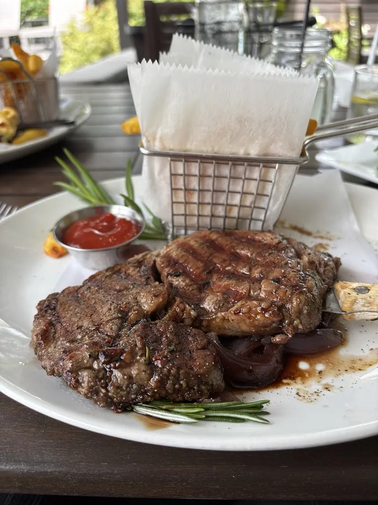 anna butterfly_Garden Grill_Antigua La_review