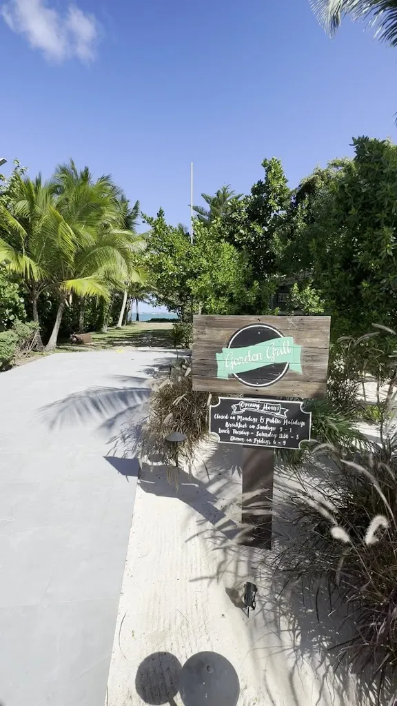 Luis Guillermo “Louis XIV”_Garden Grill_Antigua La_review