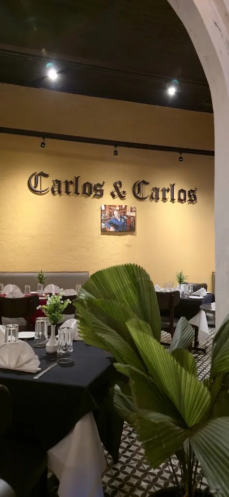 Cory Fewell_Carlos & Carlos Antigua_Antigua La_review