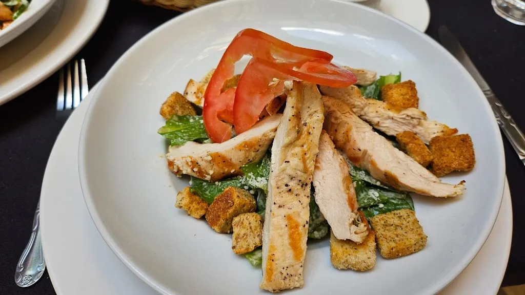 Joaquin Guzman_Carlos & Carlos Antigua_Antigua La_review