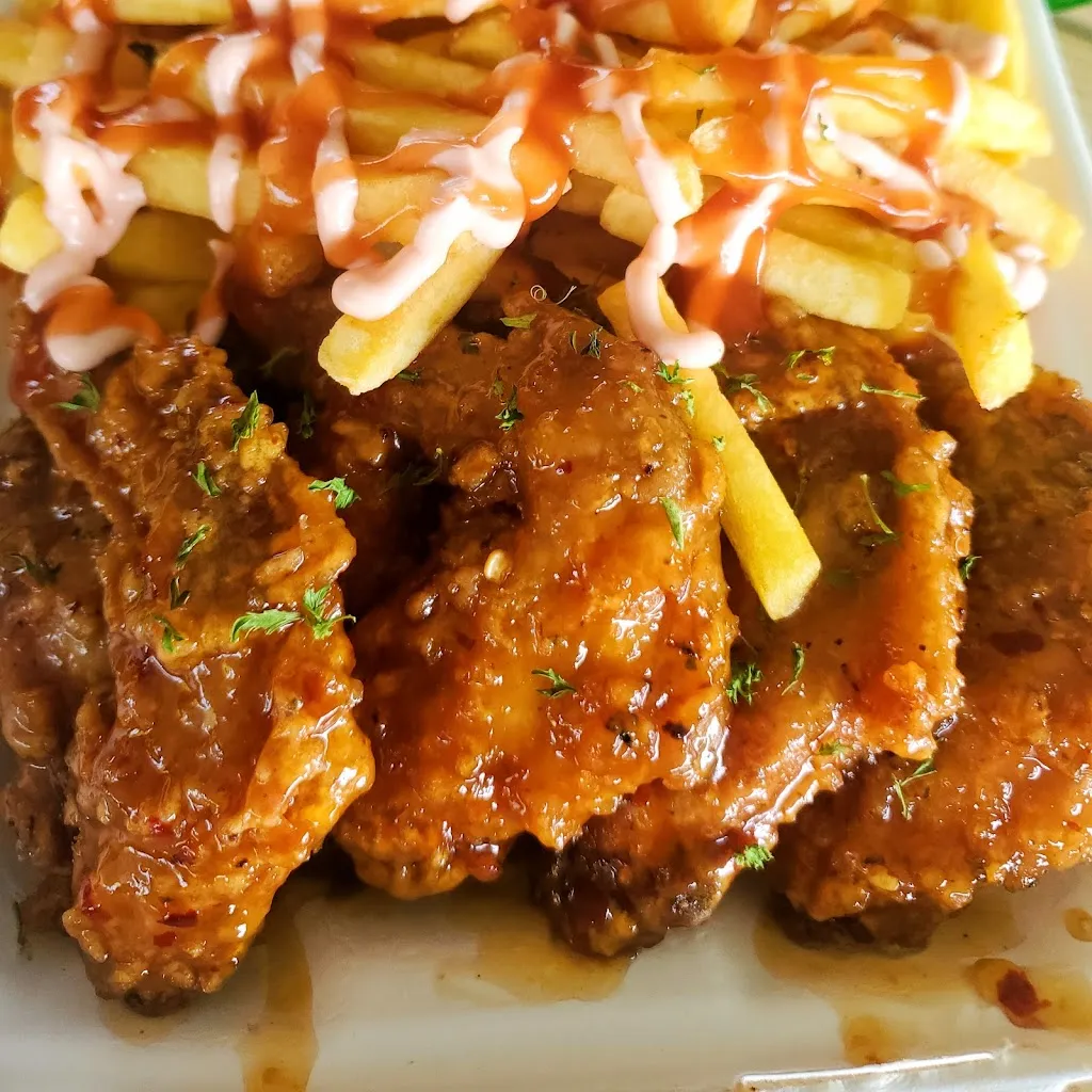 Kris Krisendat_D'cravinz Restaurant & Bar_Antigua La_review