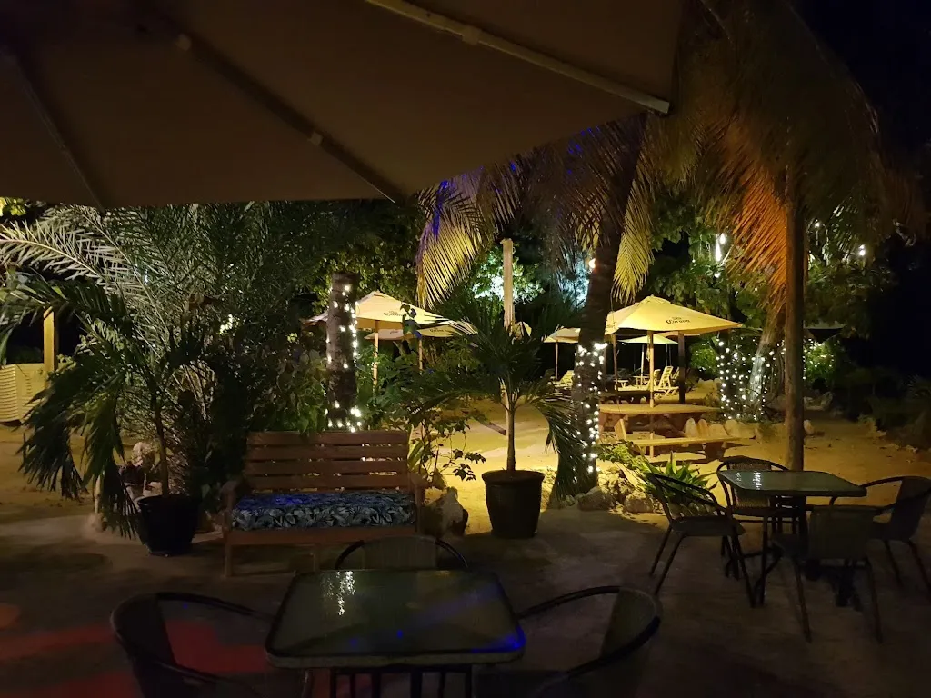 Beachlimerz restaurant in Antigua La