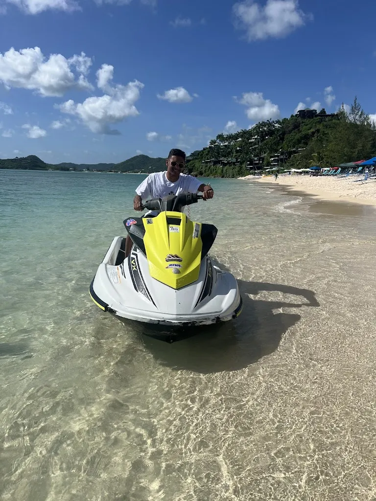 Justin Bond_The Nest -Beach Bar, Antigua_Antigua La_review