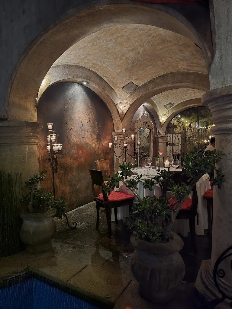 Mesón Panza Verde_Antigua La_slider_image_1