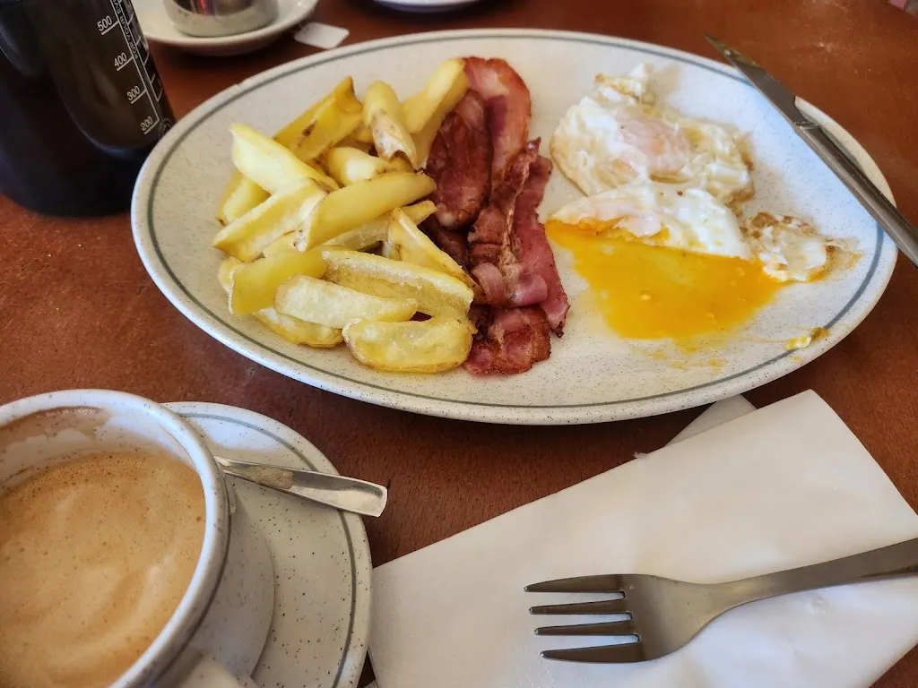 Erin Ross_Hostal Restaurante Rivero_Bercianos del Real Camino_review