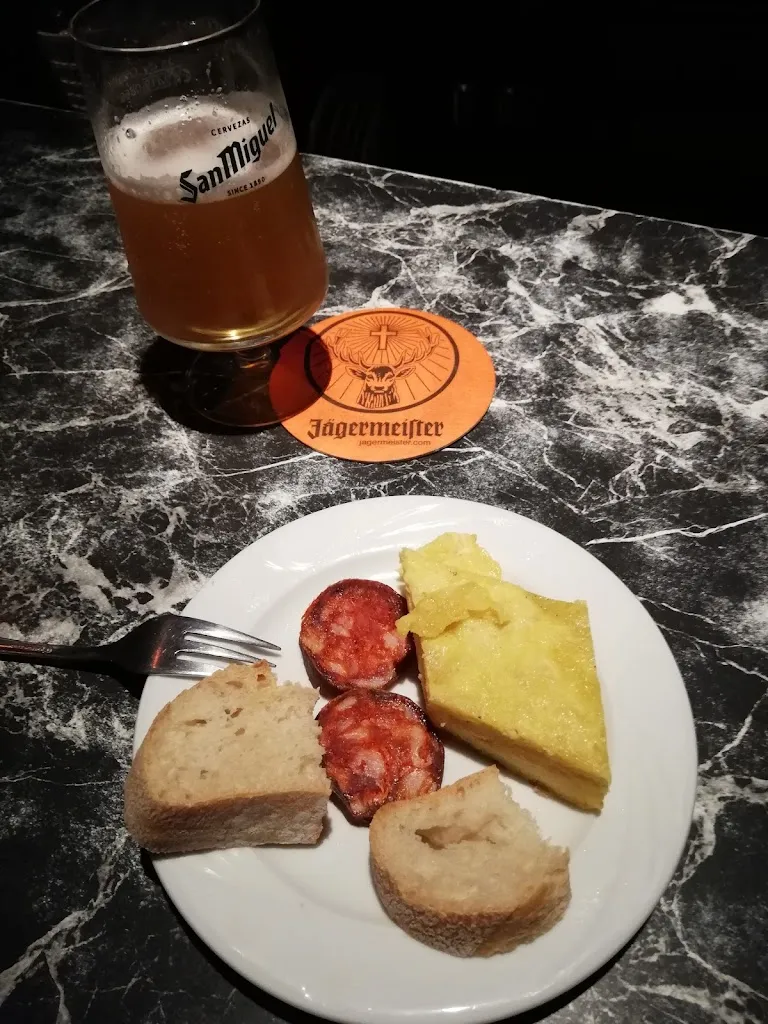 Miguel Arturo Blanco Gonzalez_Cafe Kavafis Bar_Astorga_review