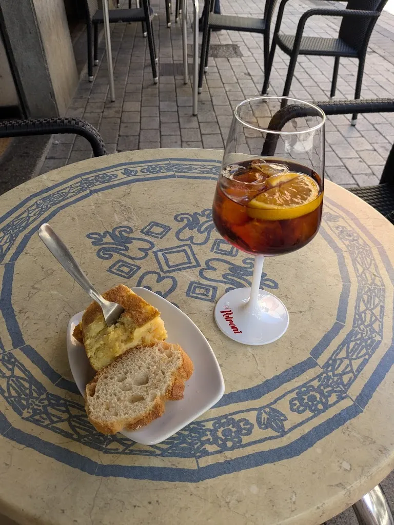 Qiaoyu Ma_Ovalle Lounge Astorga_Astorga_review